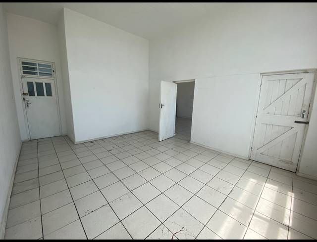 482M² BUSINESS CENTRE TO LET IN PAARDEN EILAND